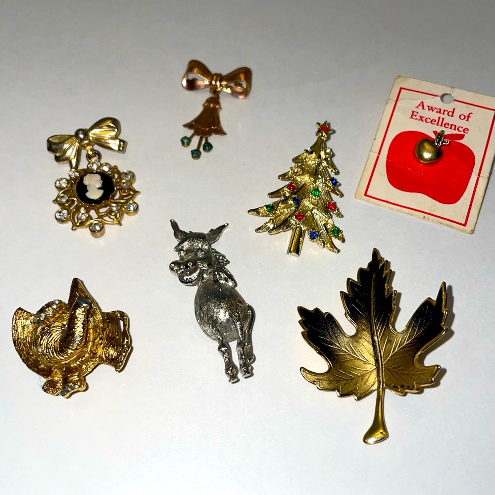 Set of 7 Various Vintage Brooch Pins